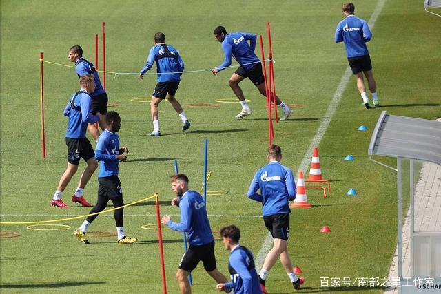 今日足球趣闻：红牌背后的小故事